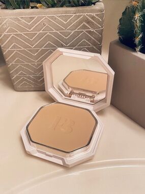 Fenty Beauty Pressed Setting Powder Compact - Light Beige 190